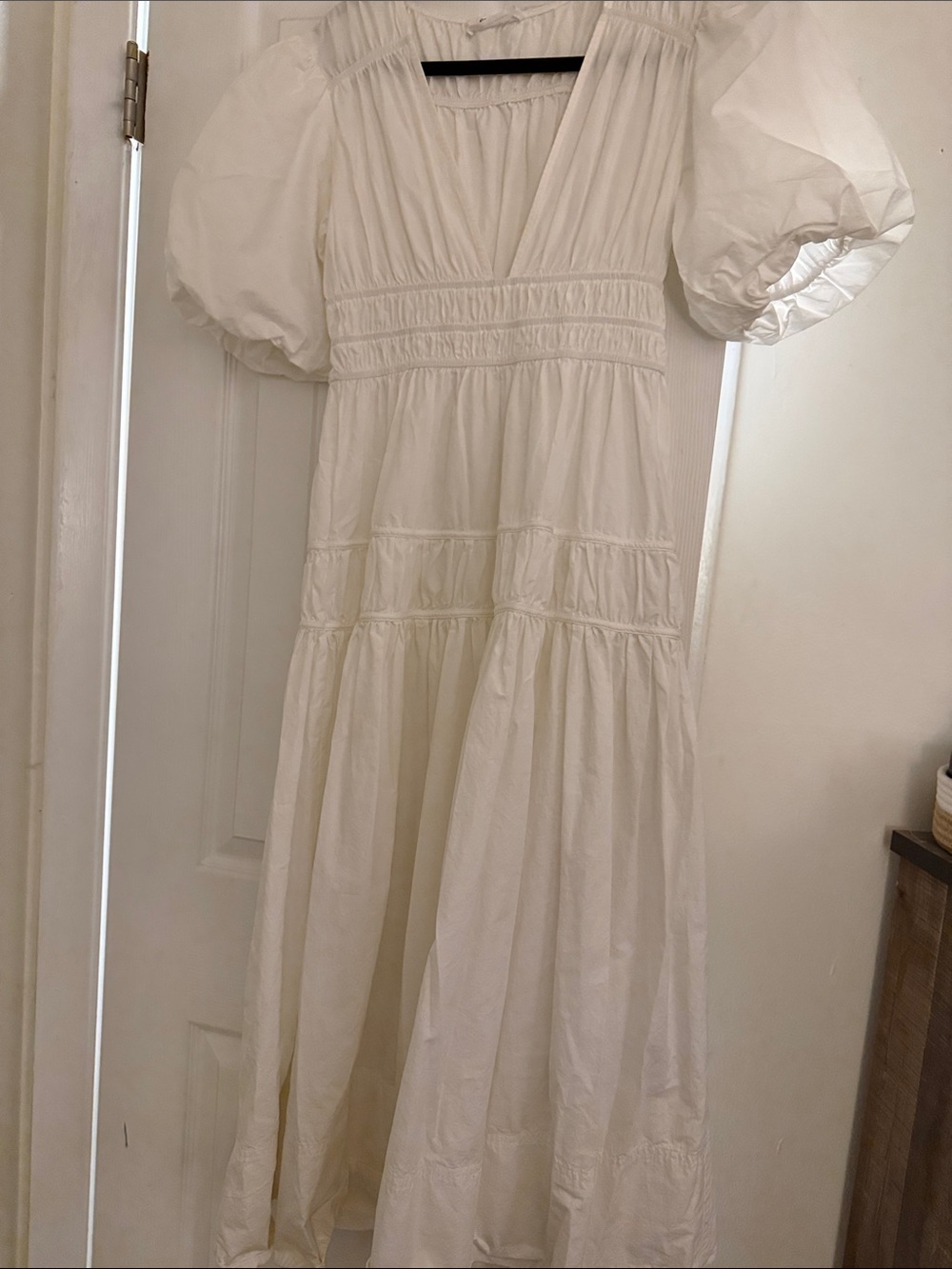 Showpo White Puff-Sleeve V-Neck Maxi Dress size 6 - Picture 7 of 8